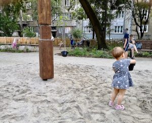 plac-zabaw-w-parku-krakowskim